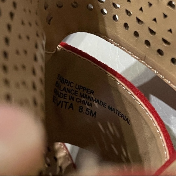 Violet & Red Evita Stitchfix wedge perforated sandals size 8.5 red brand new - Picture 11 of 11